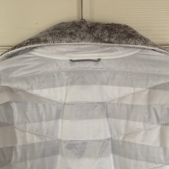 Insulated Women’s Columbia Sportswear White Puffer Jacket - Picture 5 of 7